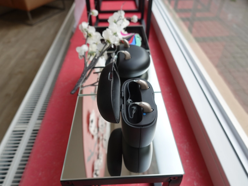 Hörgeräte im Schaufenster Hörgeräte Hörakustiker Ohm Berlin-Adlershof